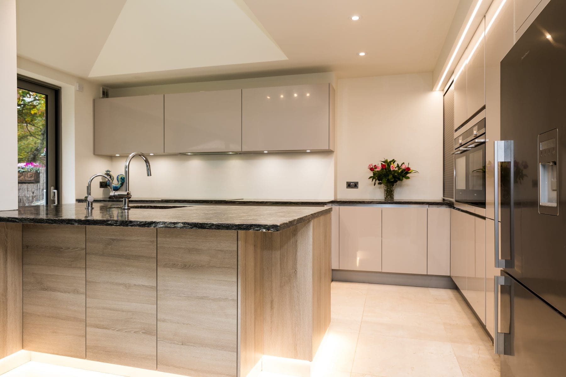 The Art of Kitchen Lighting: Design Tips and Tricks for UK Homes