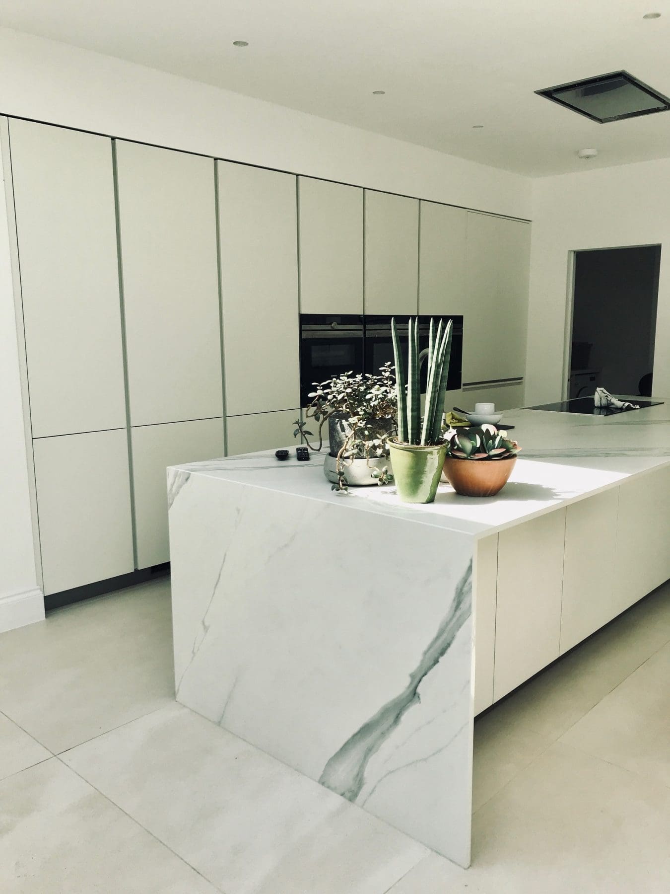 How to Rock a Waterfall Kitchen Island Look In Your Home! Kitchen Experts